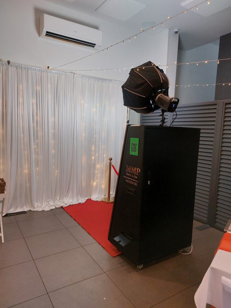 Memories Made and Personalised - Mirror Photo Booth Hire Sunshine Coast Wedding -  - Photo Booth Hire Sunshine Coast | Mmp Events Weddings